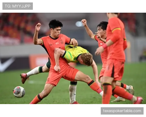 特写：山东泰山U21小将联赛首秀进球，看台上国家队主帅点头记录